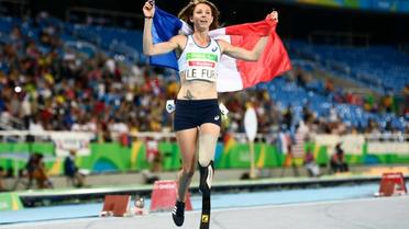 La Française Marie-Amélie Le Fur obtient sa troisième médaille d'or aux Jeux paralympiques, sur 400m, le 12 septembre 2016 [CHRISTOPHE SIMON / AFP]
