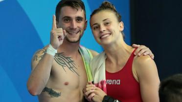 Le Français Matthieu Rosset et Laura Marino, sacrés champions du monde de l'épreuve de plongeon par équipes (3 m/10 m), à Budapest le 18 juillet 2017 [FERENC ISZA / AFP]