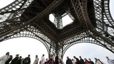 La tour Eiffel, monument payant le plus visité au monde, reçoit six millions de visiteurs par an [LIONEL BONAVENTURE / AFP/Archives]
