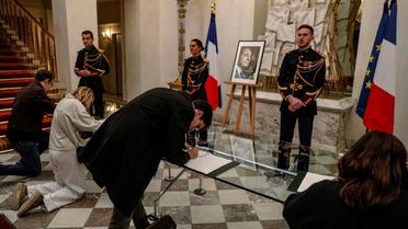 Les Français rendent hommage à l'ex-président Jacques Chirac à l'Elysée le 28 septembre 2019 [GEOFFROY VAN DER HASSELT / AFP]