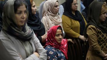 Par tradition et conservatisme, les noms des femmes en Afghanistan sont souvent omis sur les cartons d'invitations et même les pierres tombales [Shah MARAI / AFP/Archives]