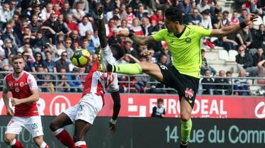 Le défenseur de Lille José Fonte (d) buteur lors du match nul à Reims 1-1 en 31e journée de L1 le 7 avril 2019 [FRANCOIS NASCIMBENI / AFP]