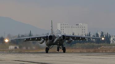 Un bombardier Sukhoi Su-34 de l'armée russe atterrit sur la basse russe de Hmeimim, au nord-ouest de la Syrie, le 16 décembre 2015 [Paul GYPTEAU / AFP/Archives]