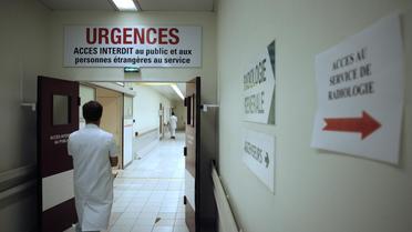 Un couloir d'hôpital [Charly Triballeau / AFP]