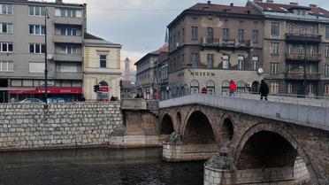 A ce carrefour de Sarajevo, près du pont, le 14 janvier 2014, le destin de l'Europe a basculé, le 28 juin 1914, avec l'assassinat de l'archiduc d'Autriche François Ferdinand par le jeune nationaliste serbe bosniaque Gavrilo Princip [Elvis Barukcic / AFP/Archives]