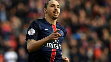 Zlatan Ibrahimovic célèbre un but contre Caen, le 16 avril 2016 au Parc des Princes de Paris [FRANCK FIFE / AFP]