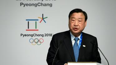 Lee Hee-beom, le président du Comité d'organisation des Jeux de Pyeongchang, donne une conférence au dernier jour de compétition, le 25 février 2018 [Fabrice COFFRINI / AFP]