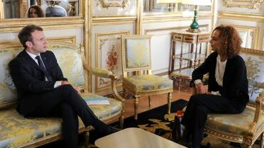 Emmanuel Macron et Leila Slimani, sa "représentante personnelle pour la Francophonie", le 6 novembre 2017 à Paris [LUDOVIC MARIN / POOL/AFP/Archives]