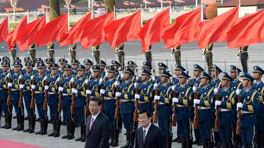 Le président chinois Xi Jinping (g) et son homologue vietnamien Truong Tan Sang, le 19 juin 2013 à Pékin [MARK RALSTON / AFP]