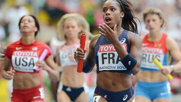 Stella Akapko décroche l'argent pour la France au relais 4x100m des Mondiaux de Moscou, le 18 août 2013 [Kirill Kudryavtsev / AFP]