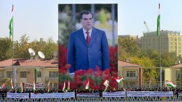 Un poster géant du président du Tadjikistan, Emomali Rakhmon, le 3 novembre 2013 à Douchanbé [- / AFP/Archives]