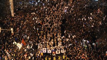 Des dizaines de milliers de personnes défilent dans les rues de Bilbao à l'appel des nationalistes et indépendantistes basques, le 11 janvier 2014 [Rafa Rivas / AFP]