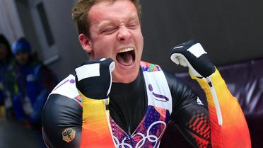 L'Allemand Felix Loch après avoir remporté le titre olympique en luge monoplace le 9 février 2014 au centre des sportsd de glisse de Sanki  [ / AFP]