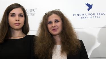 Nadejda Tolokonnikova (g) et Maria Alekhina, le 10 février 2014 à Berlin [Johannes Eisele / AFP]