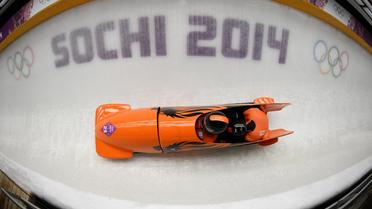 Le bobsleigh du Néerlandais Edwin van Calker photographié en course, le 16 janvier 2014 à Rosa Khoutor, site olympique de Sotchi [Lionel Bonaventure / AFP]