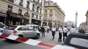 Un cordon de police près de la Place Vendôme à Paris, le 4 octobre 2013, à la suite d'un cambriolage chez le joaillier Vacheron [Thomas Samson / AFP/Archives]
