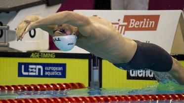 Le Français Jérémy Stravius, lors des demi-finales du 50 m dos, aux Championnats d'Europe, à Berlin, le 20 août 2014 [John Macdougall / AFP]