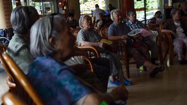 Des personnes âgées dans une maison de retraite privée, à Pékin, le 1er juillet 2014 [Greg Baker  / AFP]