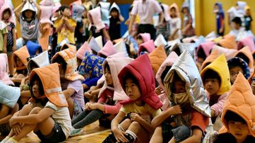 De jeunes écoliers participent à un exercice de prévention des désastres, le 1er septembre 2014 à Tokyo [Yoshikazu Tsuno / AFP]