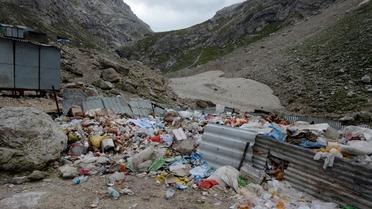 Des déchets s'accumulent sur les pentes conduisant au sanctuaire Amarnat, dans le Cachemire indien, le 18 août 2013 [Tauseef Mustafa / AFP/Archives]