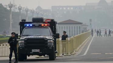 Des policiers chinois sécurisent la place Tiananmen à Pékin, le 31 octobre 2013 [Ed Jones / AFP]