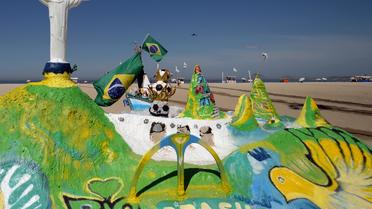 Vue d'une sculpture de sable "Brésil coupe du monde Fifa 2014" sur la plage de Copacabana à Rio de Janeiro, le 2 mai 2014 [Vanderlei Almeida / AFP]