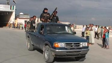 Capture d'écran d'une vidéo YouTube du 20 septembre 2013 montrant des combattants de l'Armée syrienne libre, à Azaz, dans le nord du pays [- / YouTube/AFP]