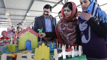La jeune militante pakistanaise, Malala Yousafzai (c)lors d'une visite dans le camp de Zaatari en Jordanie, le 19 février 2014  [- / AFP]