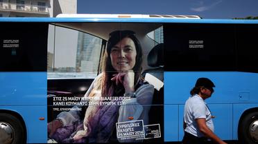 Un bus à Nicosie le 14 mai 2014 portant une affiche électorale pour les élections européennes du 25 mai 2014 [Yiannis Kourtoglou / AFP/Archives]