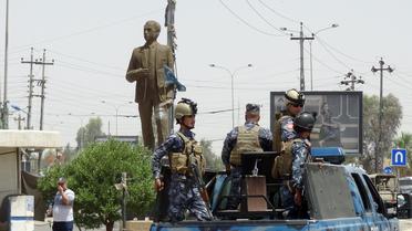 Des forces de sécurité irakiennes patrouillent dans Kirkourk, le 13 juin 2014 pour freiner l'arrivée des jihadistes [MARWAN IBRAHIM / AFP]