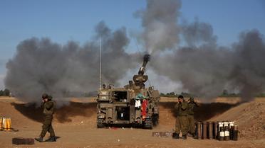 Tir de char israélien le 17 juillet 2014 depuis la frontière avec la Bande de Gaza [Menahem Kahana / AFP]