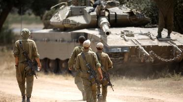 Un char israélien positionné le 17 juillet 2014 près de la frontière avec la Bande de Gaza [Menahem Kahana / AFP]