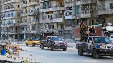 Des rebelles armés du Front islamique dans les rues d'Alep le 19 juillet 2014 [Ahmed Deeb / AFP/Archives]