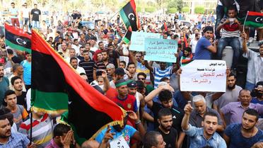 Manifestation de Libyens à Tripoli, le 31 juillet 2014, demandant 
une intervention internationale pour protéger les civils [Mahmud Turkia / AFP]