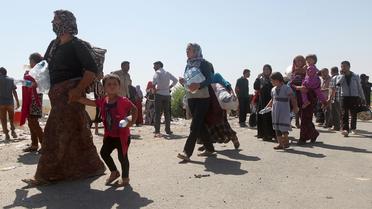 Des familles irakiennes déplacées de la communauté yazidi sur la frontière irako-syrienne dans le nord de l'Irak, le 11 aout 2014 [Ahmad Al-Rubaye / AFP]