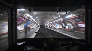 Cabine de conduite d'un métro parisien [Joel Saget / AFP/Archives]