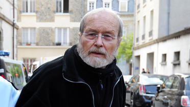 Maurice Agnelet arrive à la cour d'assises d'Ille-et-Vilaine, à l'issue du troisième jour de son procès, le 11 avril 2014 à Rennes