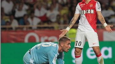 L'attaquant bulgare de l'AS Monaco Dimitar Berbatov dépité après une occasion ratée face à Lorient, le 10 août 2014 au Stade Louis II [Jean-Christophe Magnenet / AFP/Archives]