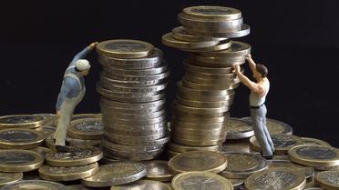 Des figurines et des euros [Joël Saget / AFP/Archives]