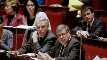 Le Premier ministre Jean-Marc Ayrault (g) et le ministre des Relations avec le Parlement Alain Vidalies (d), le 21 mai 2013 à l'Assemblée nationale à Paris    [Kenzo Tribouillard / AFP/Archives]
