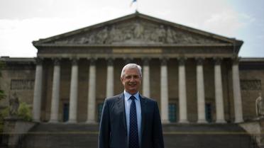 Claude Bartolone pose le 7 mai 2013 devant l'Assemblée nationale [Lionel Bonaventure / AFP/Archives]