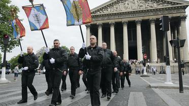 Des membres des "Jeunesses nationalistes révolutionnaires" défilent à Paris, le 8 mai 2011 [Jacques Demarthon / AFP/Archives]