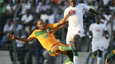 Le défenseur zambien Sunzu Stoppila lors du match amical contre le Sénégal le 14 août 2013 à Saint-Leu-la-Forêt [Kenzo Tribouillard / AFP/Archives]