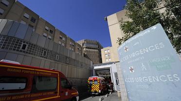 Des pompiers arrivent aux urgences d'un hôpital de Marseille, le 20 août 2013 [Boris Horvat / AFP]