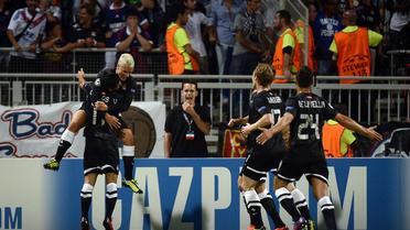 Les joueurs de la Real Sociedad se congratulent après le but inscrit par le Français Antoine Griezmann contre Lyon, en barrage aller de la Ligue des champions, au stade de Gerland, le 20 août 2013  [Jeff Pachoud / AFP]