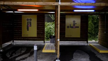 Deux "cabines" du drive-in du sexe à Zurich, le 26 août 2013 [Fabrice Coffrini / AFP]