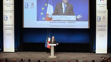 Le Premier ministre Jean-Marc Ayrault prononce un discours le 4 octobre 2013 à l'ouverture de la session nationale de l'Institut des Hautes études de Défense nationale à Paris [Jacques Demarthon / AFP]