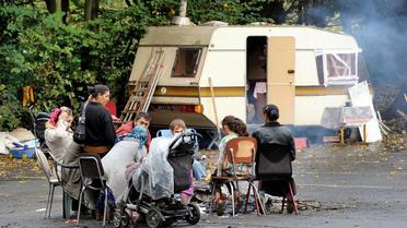 Des personnes de la communauté Rom à Villeneuve d'Ascq, le 25 octobre 2013 [ / AFP/Archives]