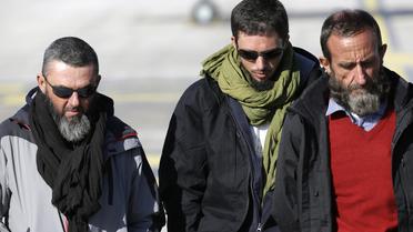 Marc Feret, Pierre Legrand et Daniel Larribe à leur arrivée le 30 octobre 2013 à l'aéroport de Villacoublay [Kenzo Tribouillard / AFP]