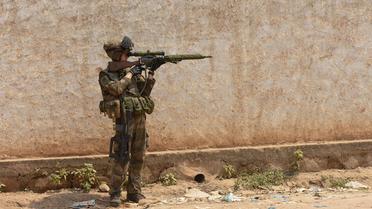 Un soldat français de l'opération Sangaris en patrouille à Bangui le 22 décembre 2013 [Miguel Medina / AFP/Archives]